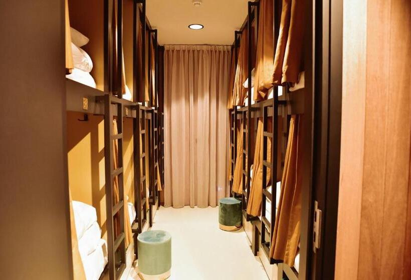 Capsule, Durty Nelly's Inn