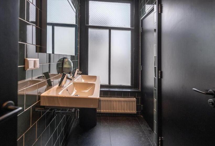 غرفة قياسية سرير بطابقين, Durty Nelly's Inn