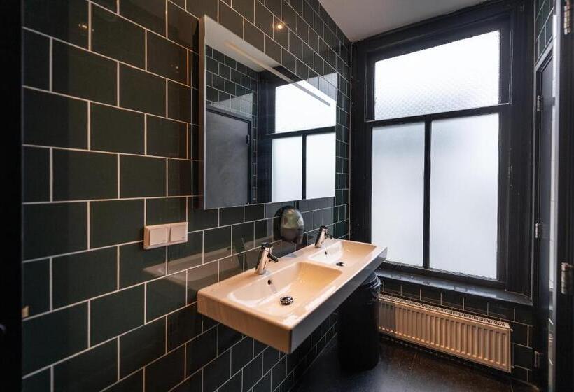 غرفة قياسية سرير بطابقين, Durty Nelly's Inn