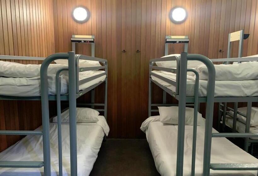 غرفة قياسية سرير بطابقين, Durty Nelly's Inn