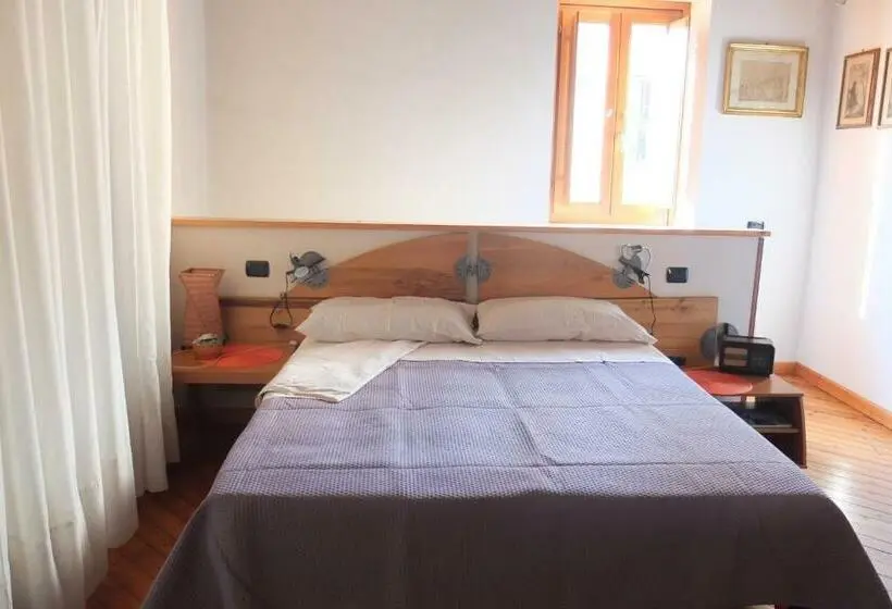 Sviitti Puutarhanäkymä, I Melograni