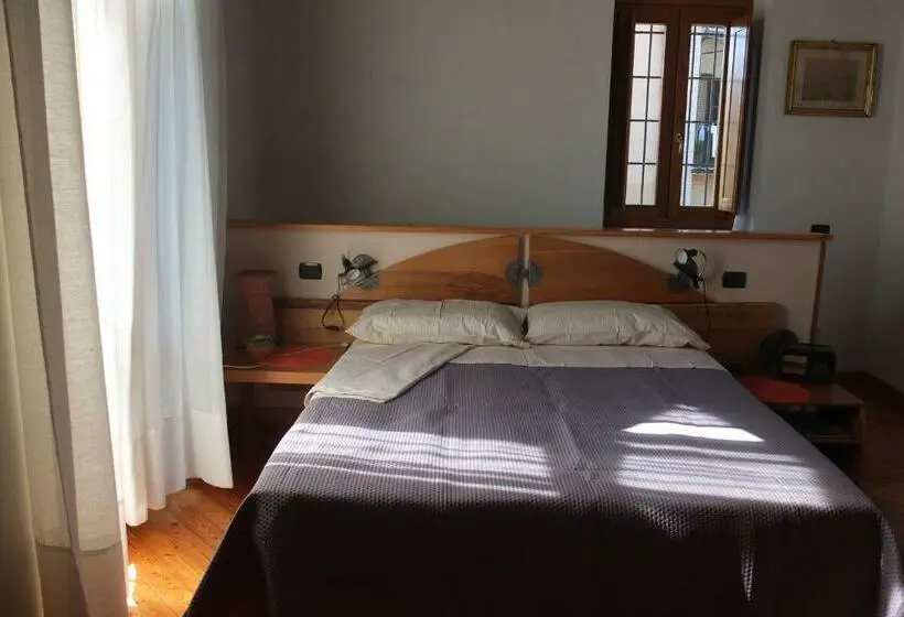 Sviitti Puutarhanäkymä, I Melograni