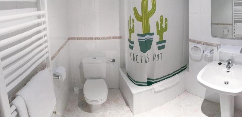 חדר סטנדרט לשלושה, Hostel El Pico De Santillana