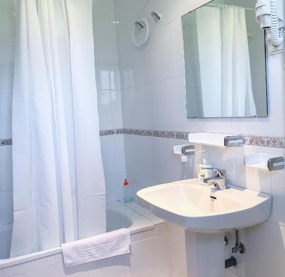 חדר סטנדרט לארבעה, Hostel El Pico De Santillana