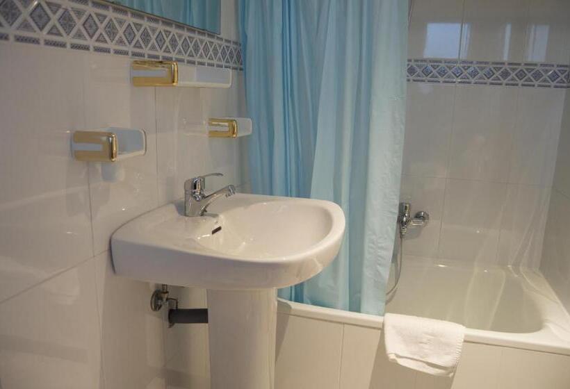 חדר סטנדרט לארבעה, Hostel El Pico De Santillana