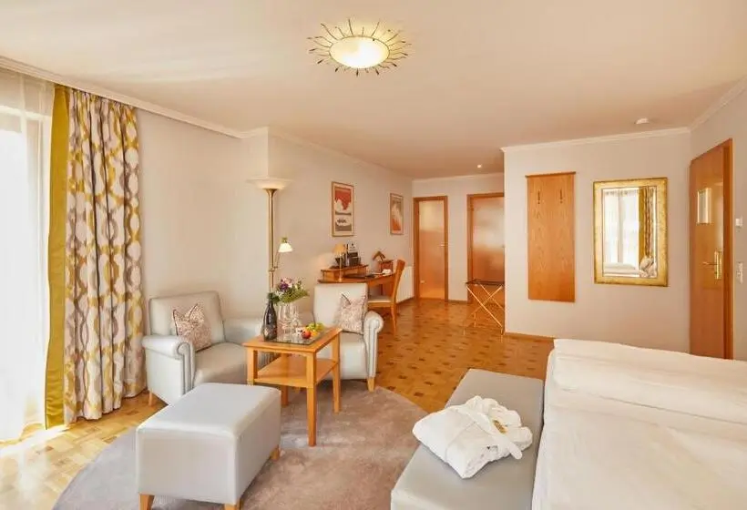 اتاق لوکس با بالکن, Erfurths Bergfried Ferien & Wellness