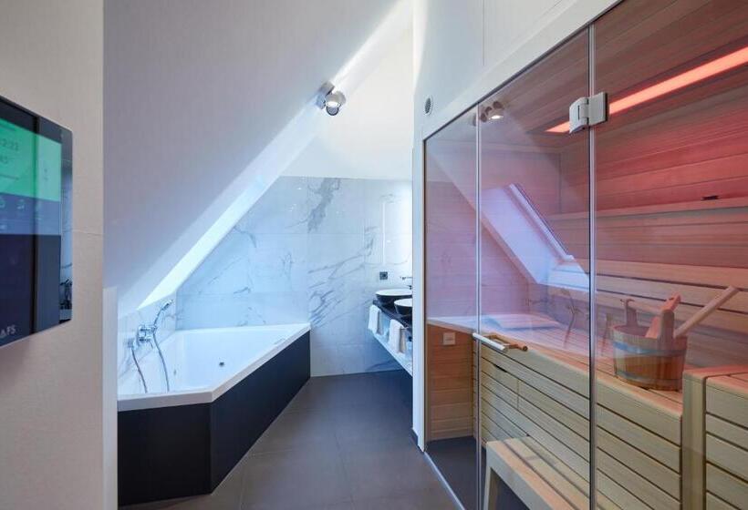 带按摩浴盆的套房, Erfurths Bergfried Ferien & Wellness