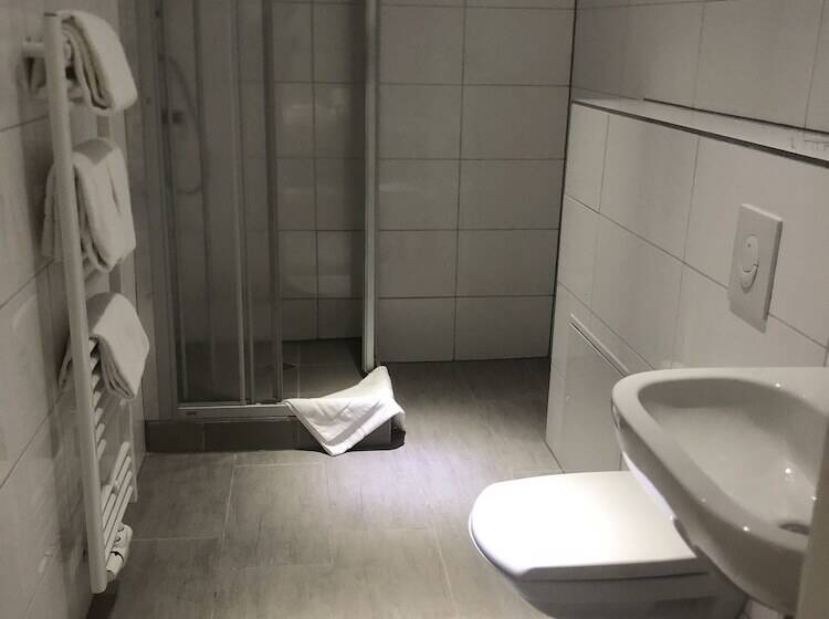 اتاق استاندارد, Hr