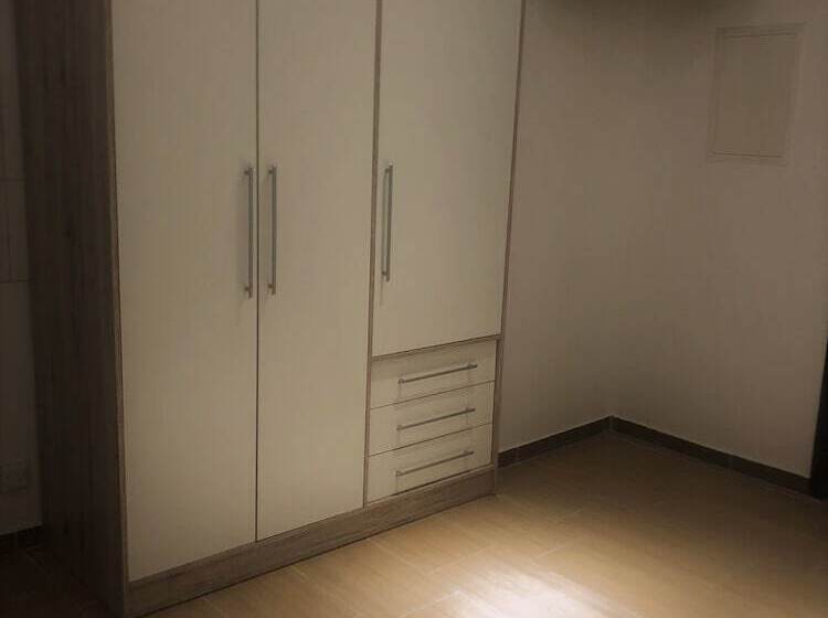 اتاق استاندارد, Hr