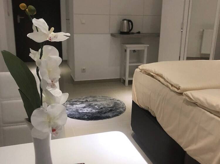 اتاق استاندارد, Hr