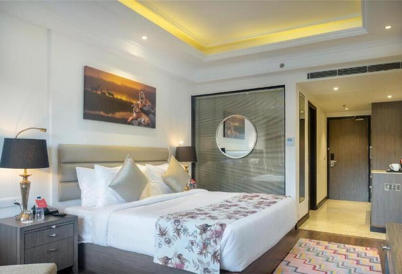 غرفة قياسية سرير كينج, Ramada By Wyndham Kasauli