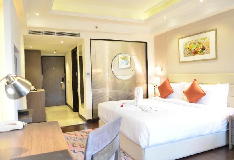 غرفة قياسية سرير كينج لذوى الإحتياجات الخاصة, Ramada By Wyndham Kasauli