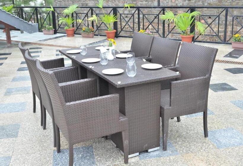 غرفة قياسية سرير كينج لذوى الإحتياجات الخاصة, Ramada By Wyndham Kasauli