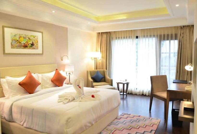 غرفة قياسية سرير كينج, Ramada By Wyndham Kasauli