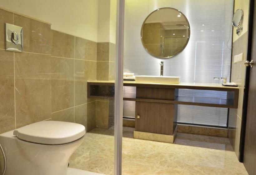 غرفة قياسية سرير كينج, Ramada By Wyndham Kasauli