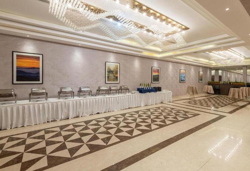 غرفة قياسية سرير كينج لذوى الإحتياجات الخاصة, Ramada By Wyndham Kasauli