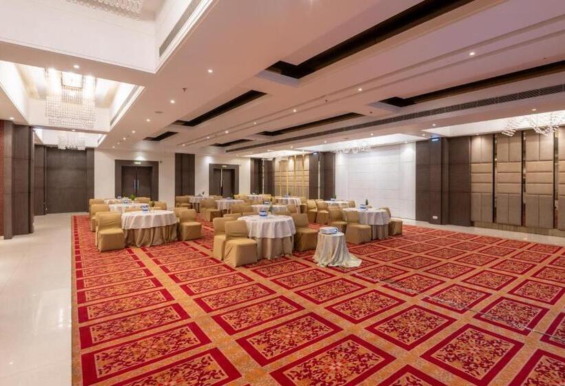 غرفة قياسية سرير كينج لذوى الإحتياجات الخاصة, Ramada By Wyndham Kasauli