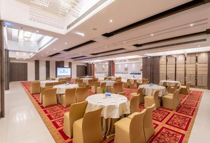 Номер Стандарт Кровать Кинг Адаптированный для Инвалидов, Ramada By Wyndham Kasauli