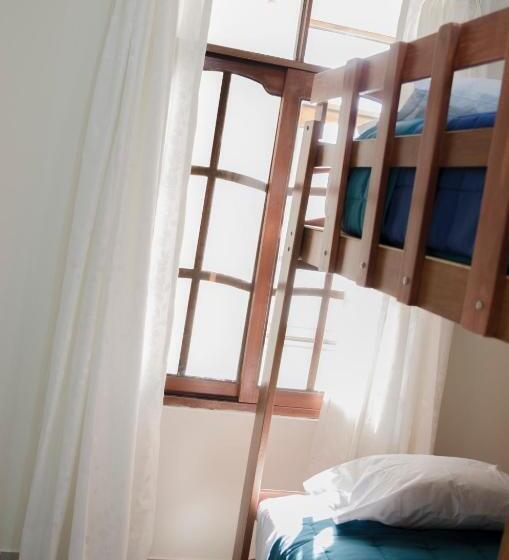 اتاق خانوادگی, Jazmines Lodging