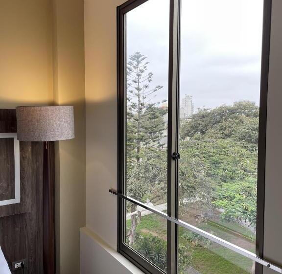 سوییت لوکس, Rado Hotel Quintanas