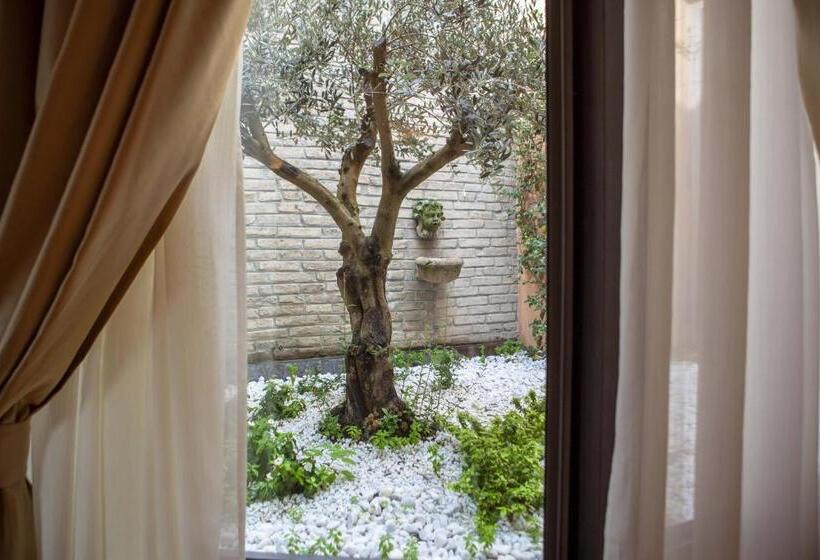 سوییت جونیور, Rua Frati 48 In San Francesco