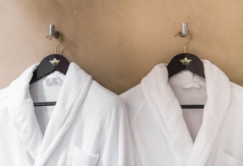 سوییت جونیور, Rua Frati 48 In San Francesco