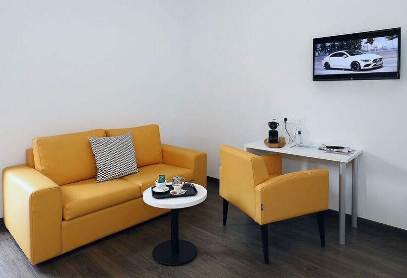 高级大房间, Le Nelio