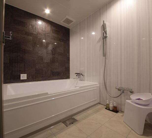 Номер Superior, N