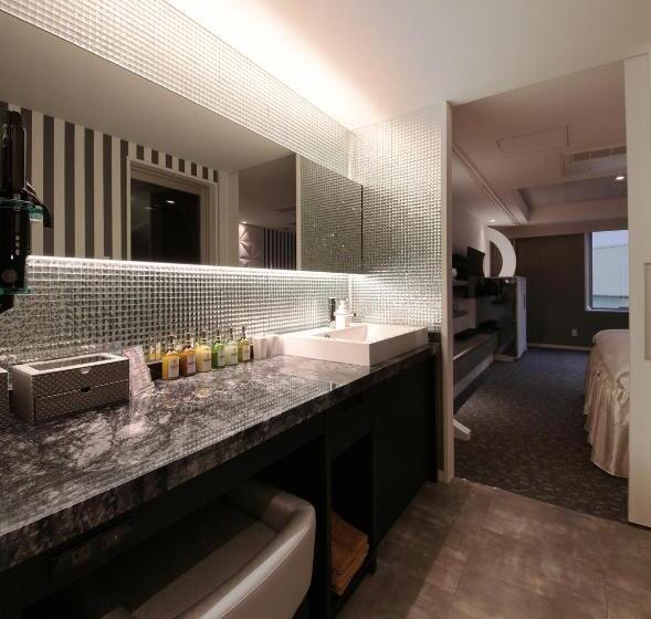 Номер Deluxe, N