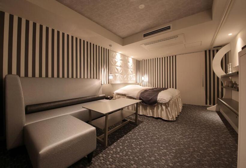 Номер Deluxe, N