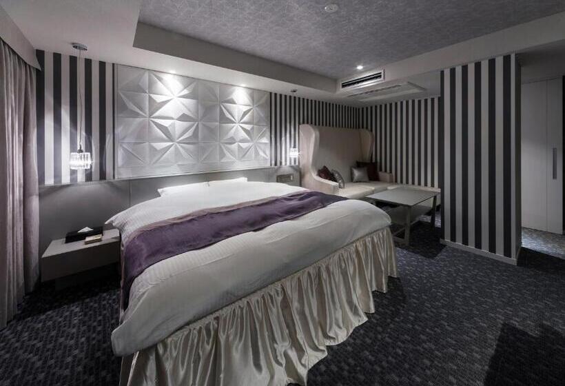 Номер Deluxe, N