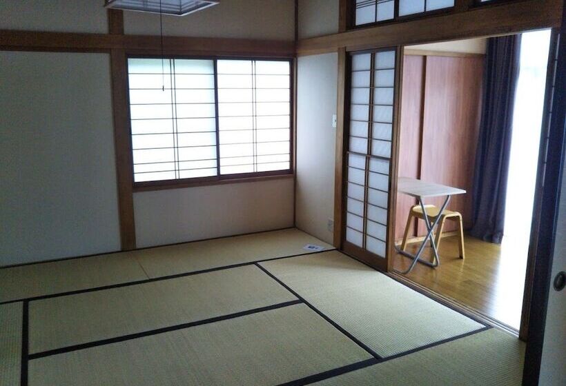 Camera Quadrupla Standard, Guest House Hostel Yukuru