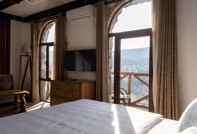 Deluxe room with river view, Golden Fleece