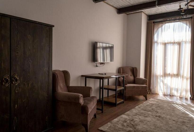 Deluxe room with river view, Golden Fleece