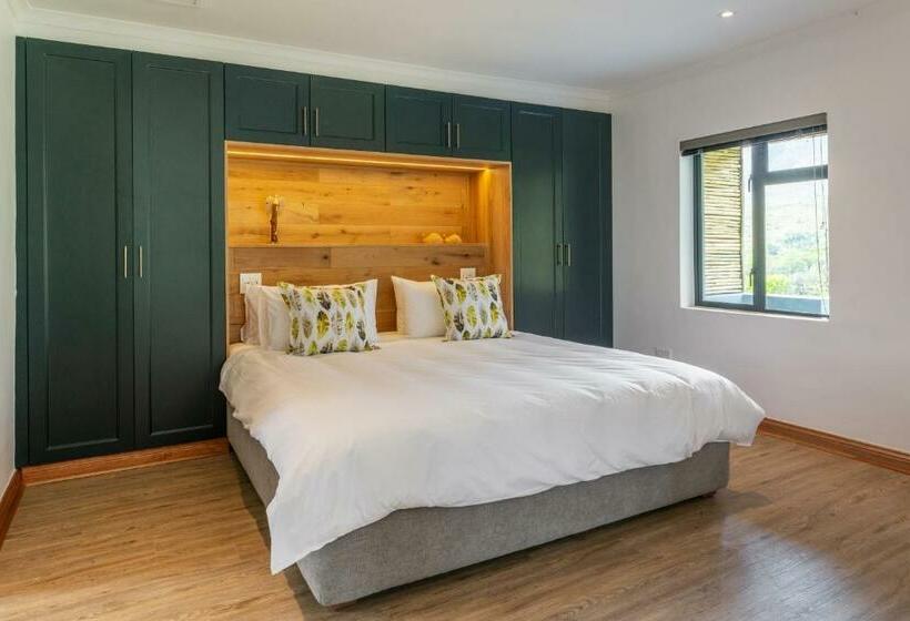 Deluxe Suite King Bed, Mont Angelis