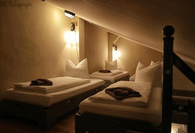 Семейный Номер, Hostel & Hotel Samocca