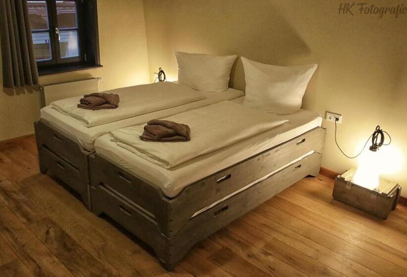 Семейный Номер, Hostel & Hotel Samocca