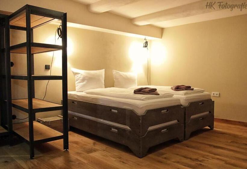 Семейный Номер, Hostel & Hotel Samocca