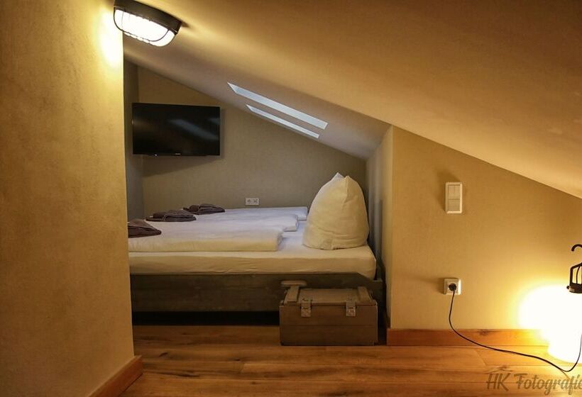 Семейный Номер, Hostel & Hotel Samocca