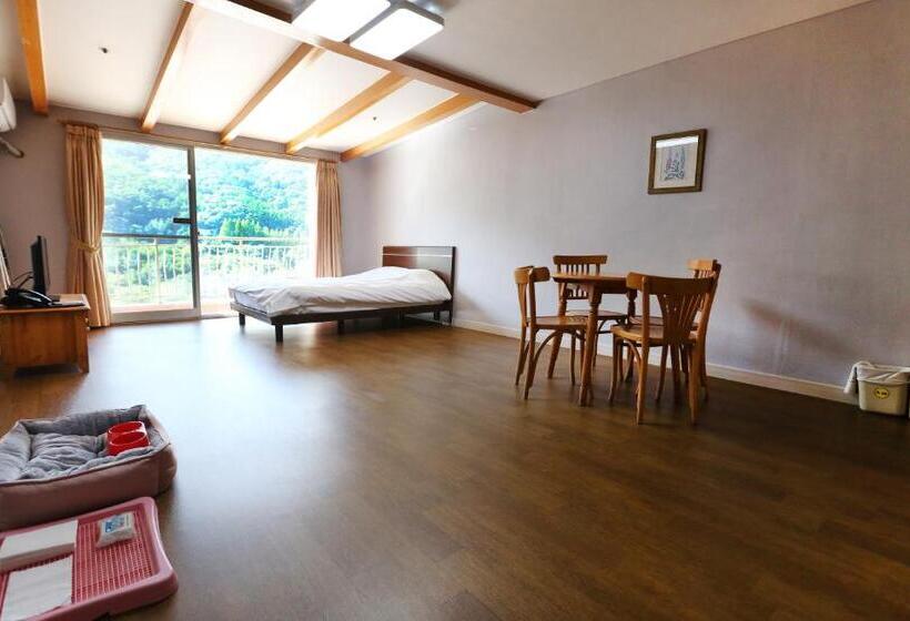 스탠다드 스튜디오, Yangji Pine Resort