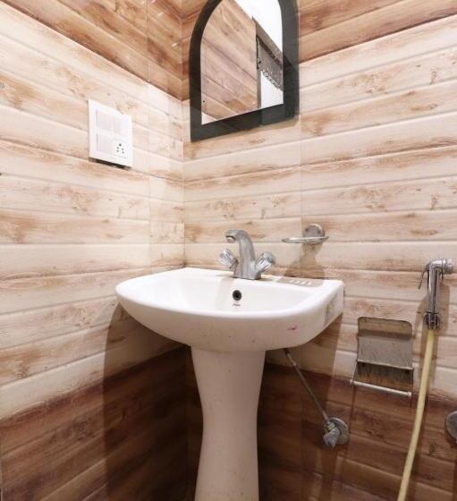 غرفة قياسية, The Ganges Glory