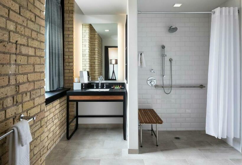 身障者適用キングサイズベッドルーム, Canopy By Hilton Minneapolis Mill District