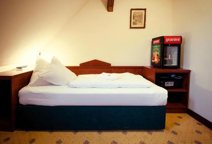 غرفة قياسية فردية, Fortna