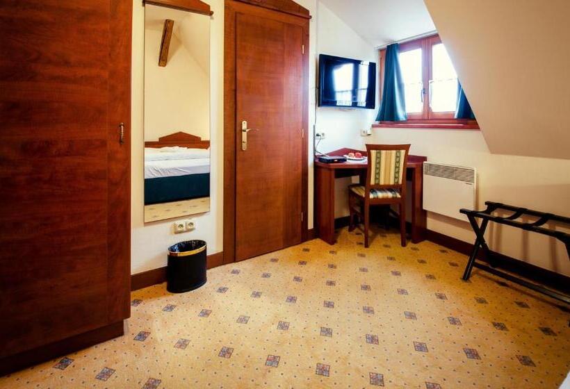 غرفة قياسية فردية, Fortna