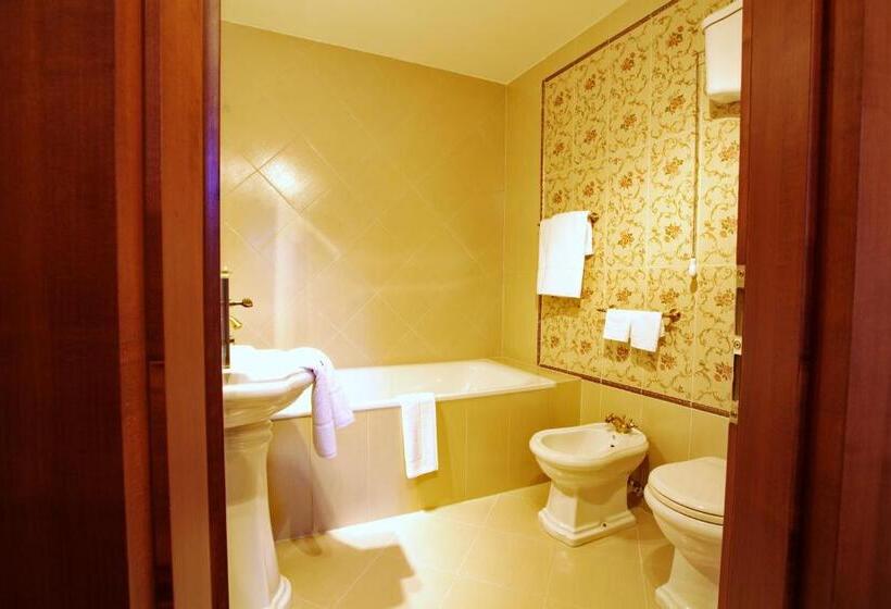 غرفة ديلوكس, Fortna