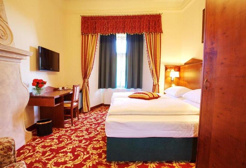 غرفة ديلوكس, Fortna