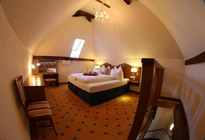 شقة غرفة واحدة, Fortna