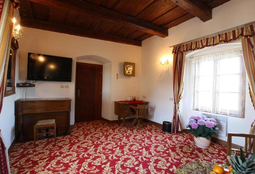 شقة غرفة واحدة, Fortna