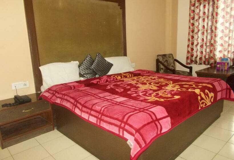 اتاق اکونومی, Nice Place Near Cart Road