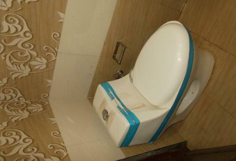 اتاق اکونومی, Nice Place Near Cart Road